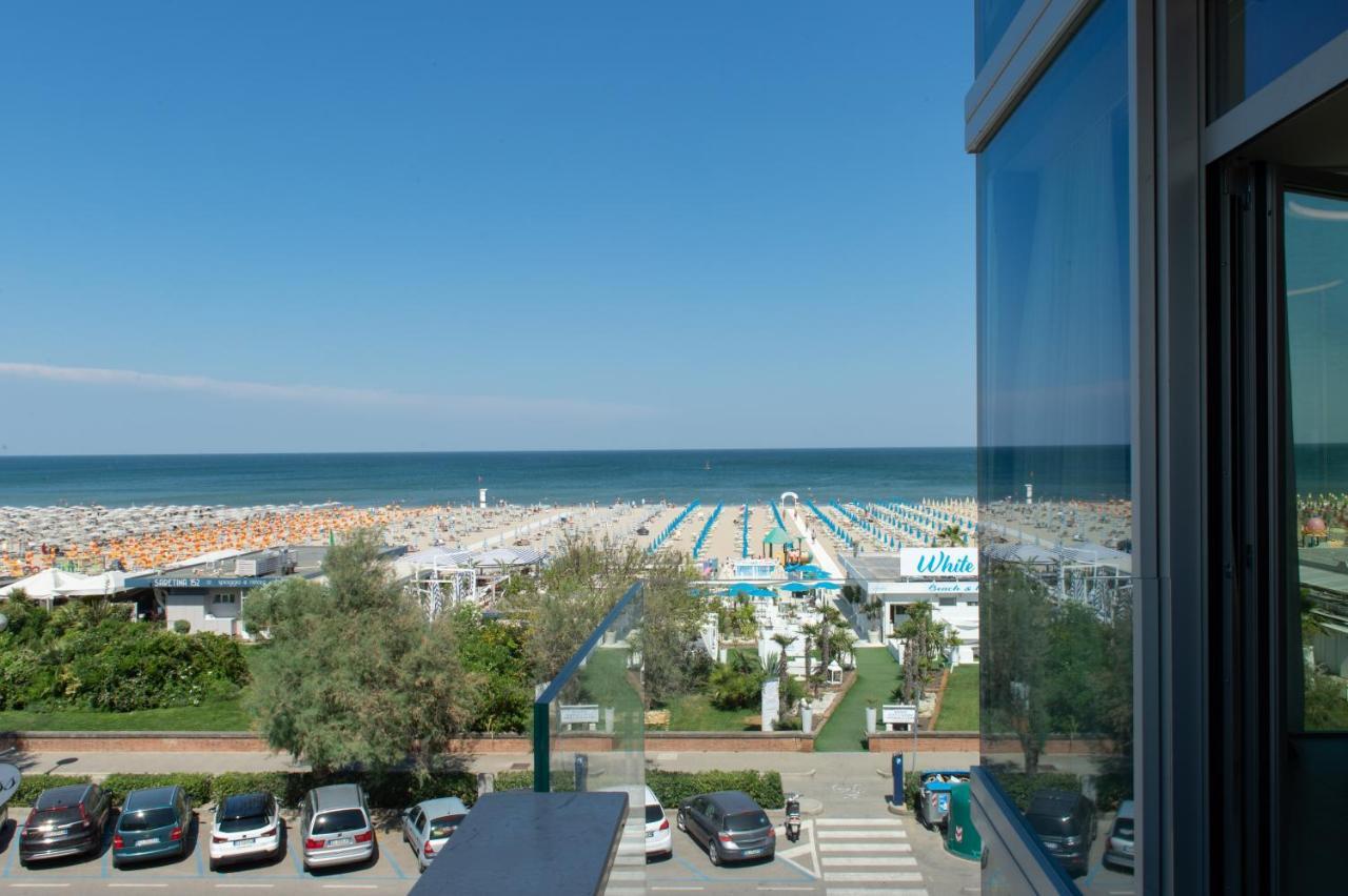 Hotel Commodore Cervia Bagian luar foto