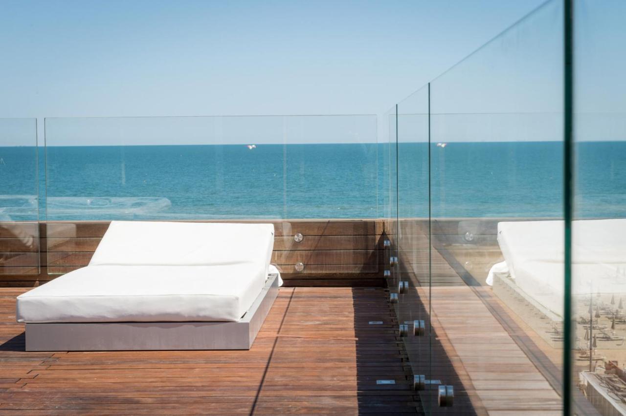 Hotel Commodore Cervia Bagian luar foto