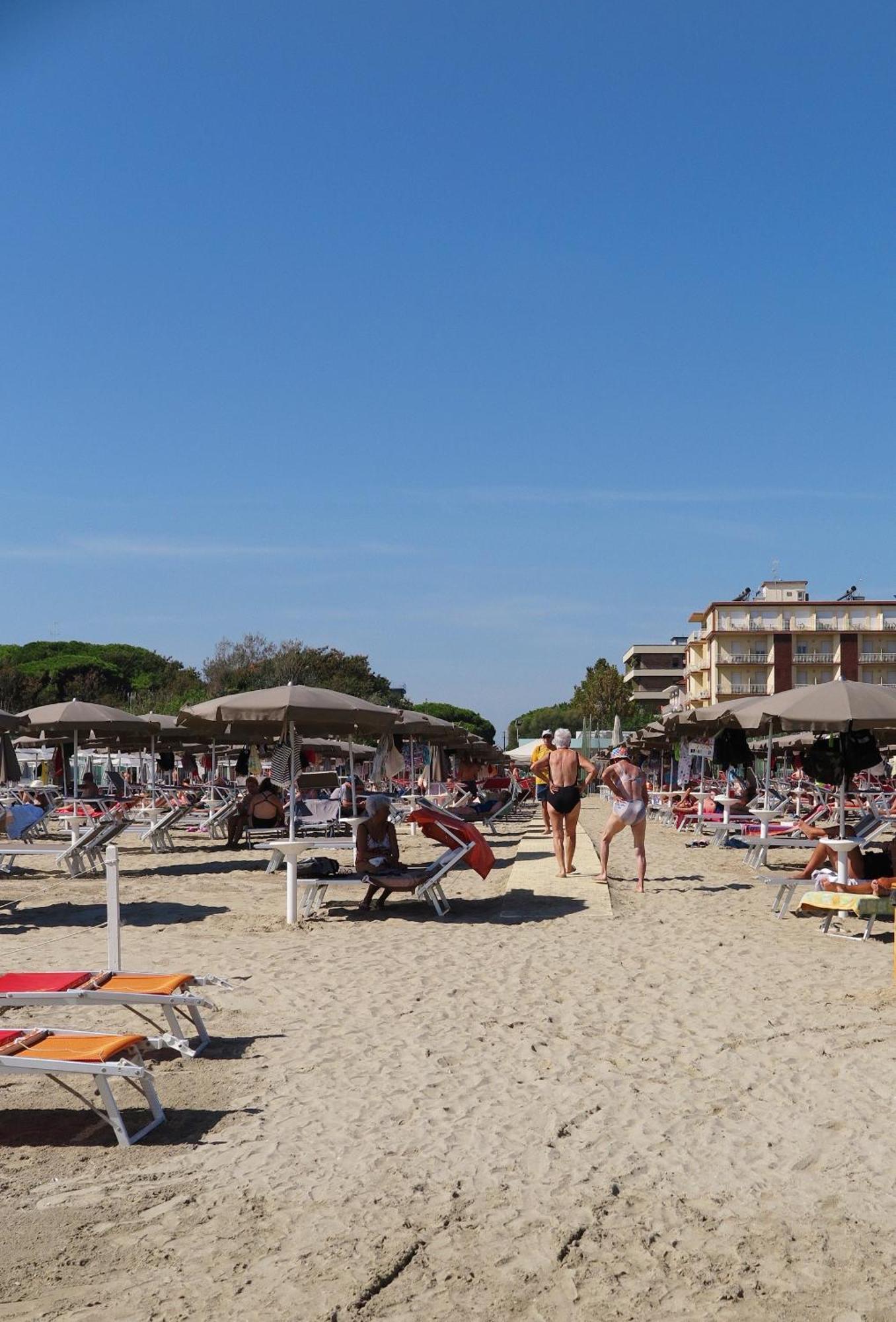 Hotel Commodore Cervia Bagian luar foto