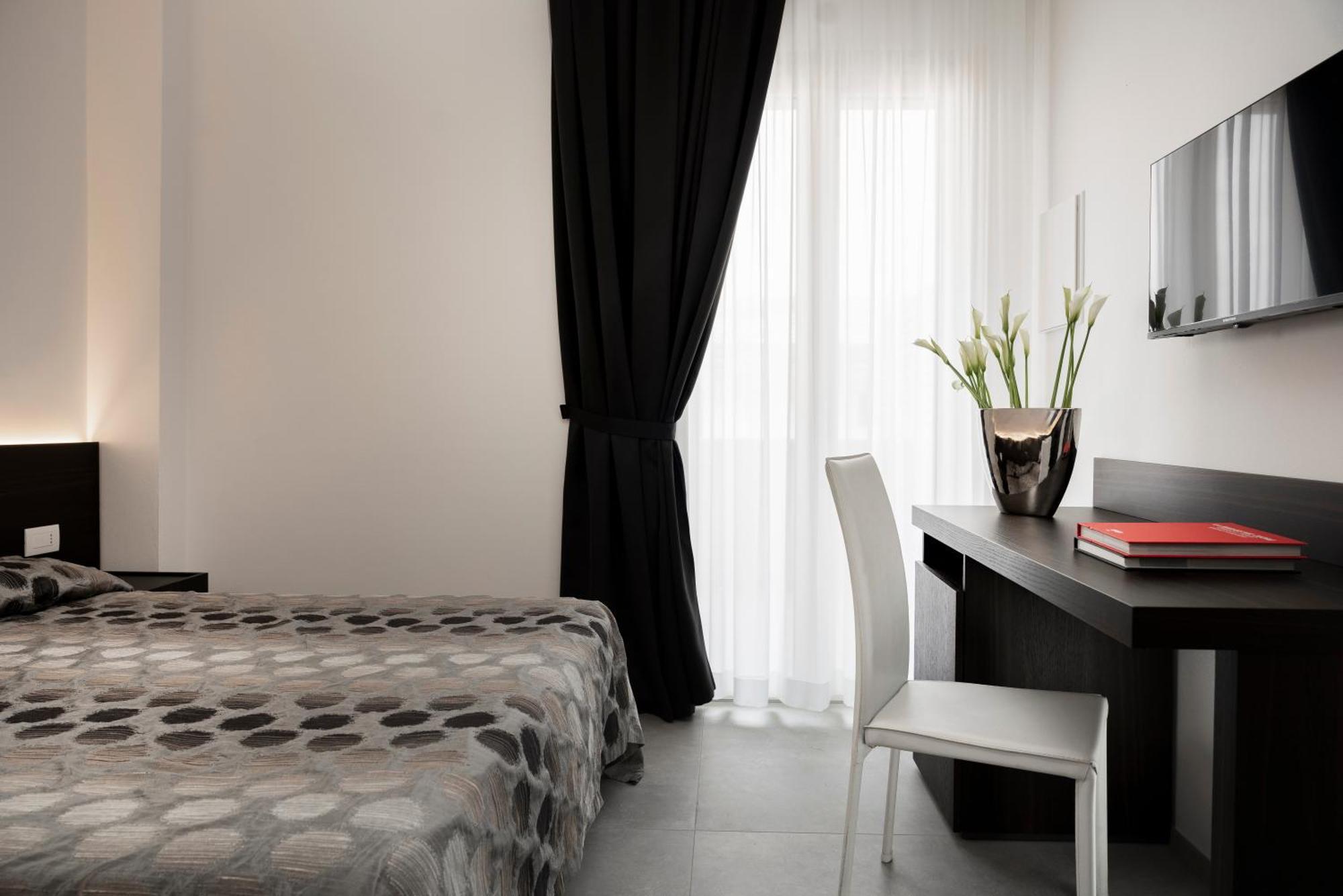 Hotel Commodore Cervia Bagian luar foto
