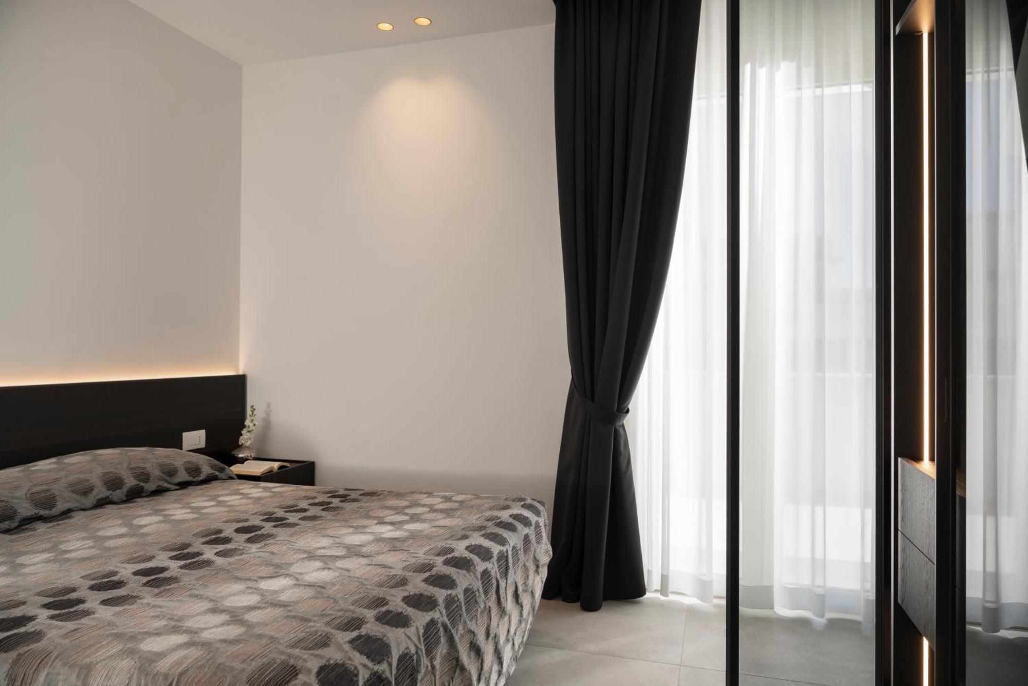 Hotel Commodore Cervia Bagian luar foto